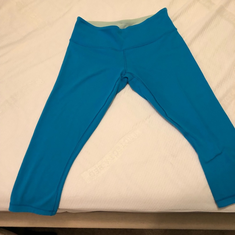 Lululemon wonder under reversible capris sz 8